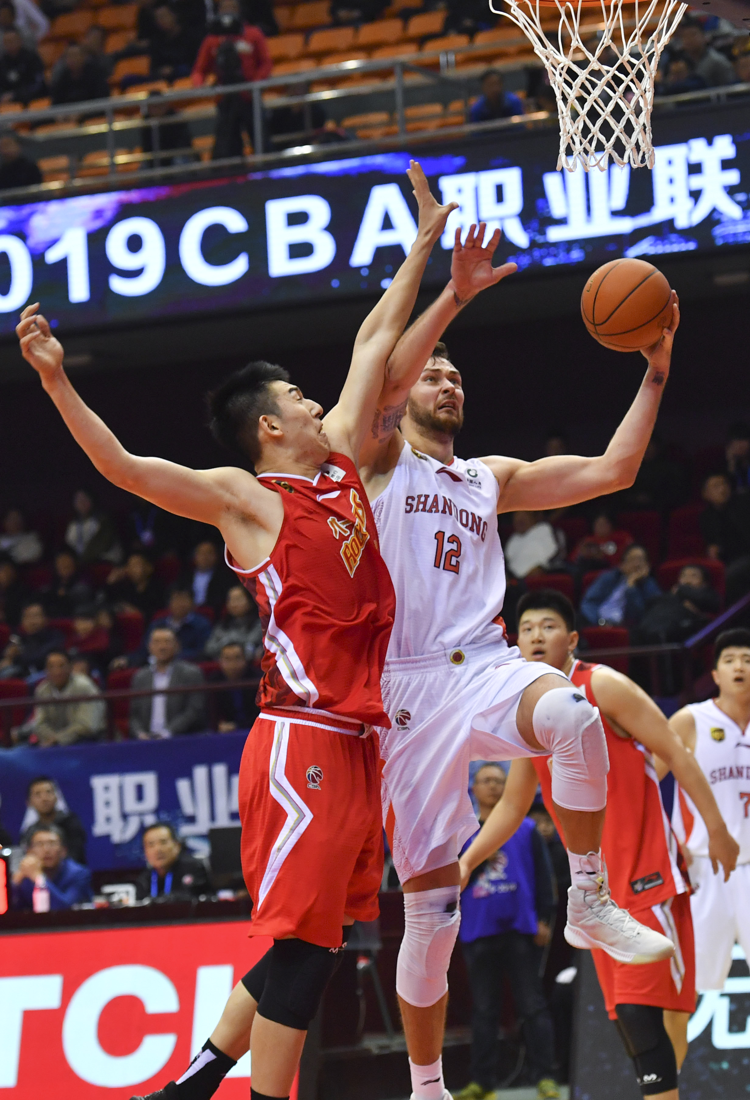 马卡：特尔施特根参加巴萨今日合练，有望复出入选欧冠大名单（马卡：特尔施特根今日随巴萨合练，或将复出进入欧冠名单）